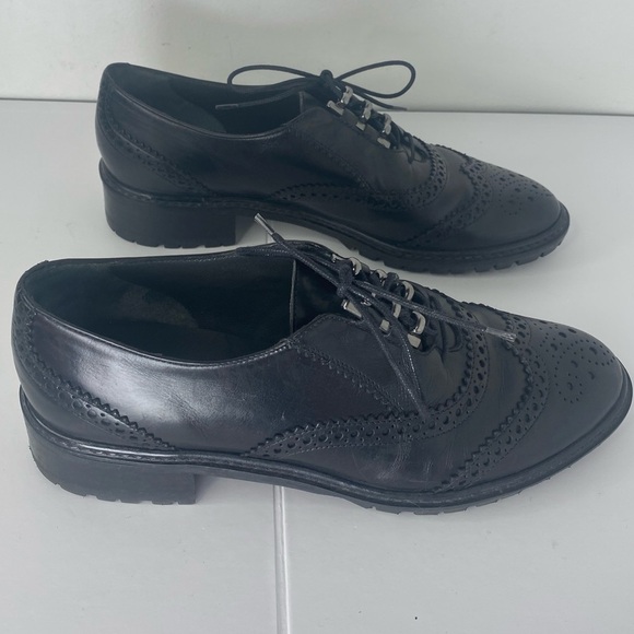 Stuart Weitzman Brogue Black Designer Leather Oxfords w Silver Hardware - Picture 7 of 14